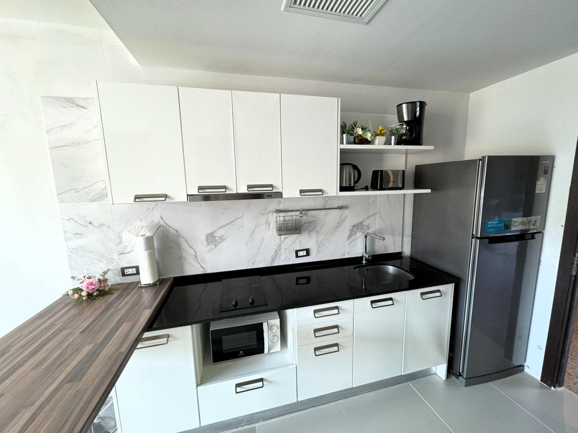 Private Apartment At Emerald Terrace Patong 外观 照片