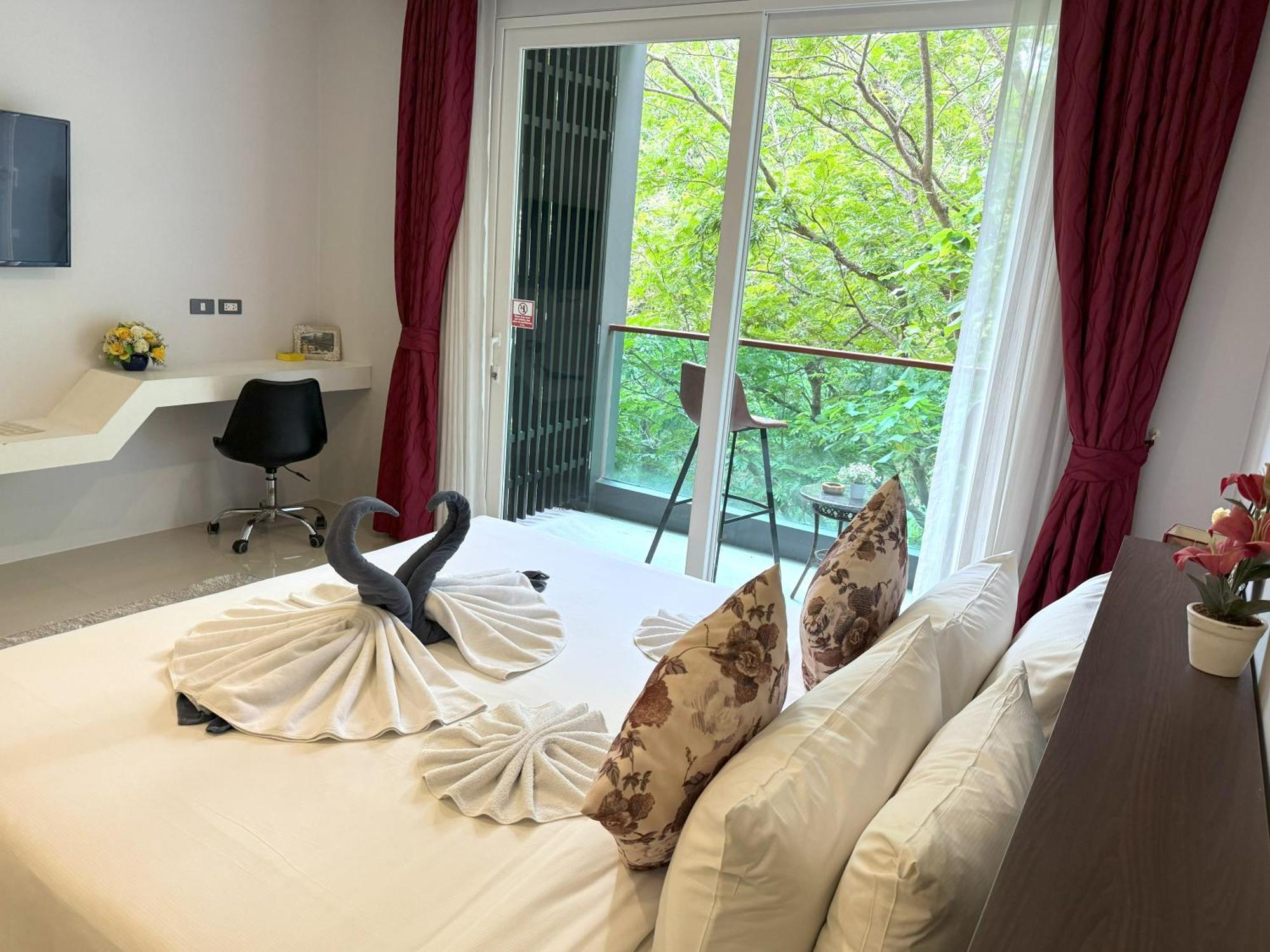 Private Apartment At Emerald Terrace Patong 外观 照片